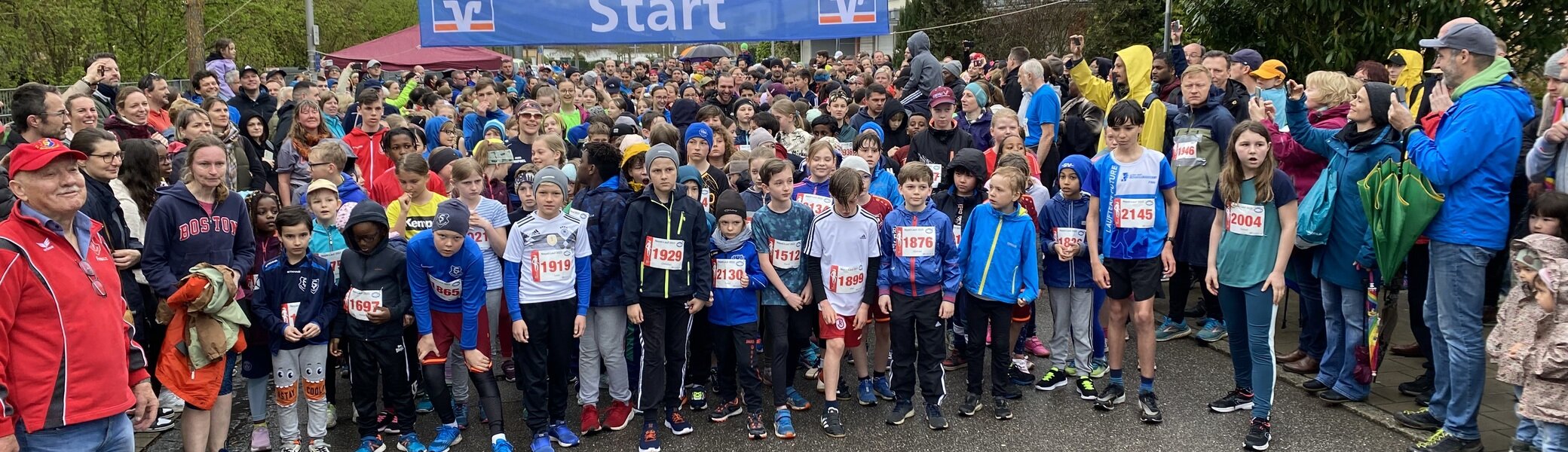 Starts beim letzten Burgweintinger Nepallauf im Jahr 2023 bei der 2,5 km-Strecke und 5-km-Strecke | © Thomas Plößl/SV Burgweinting 