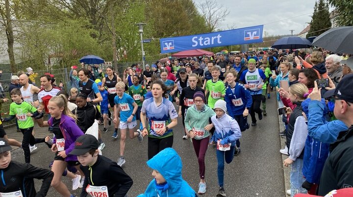 Starts beim letzten Burgweintinger Nepallauf im Jahr 2023 bei der 2,5 km-Strecke und 5-km-Strecke | © Thomas Plößl/SV Burgweinting 